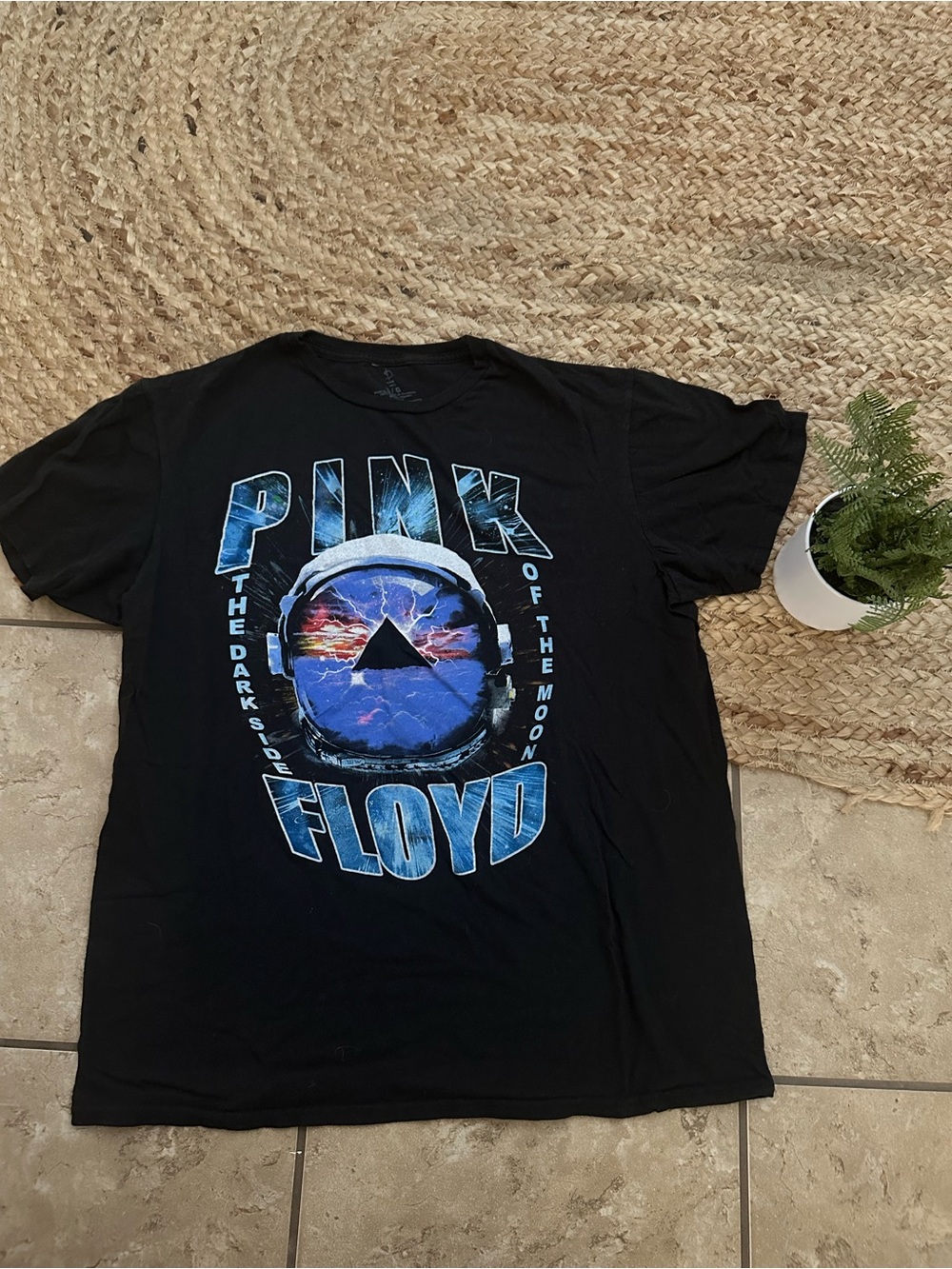 PINK FLOYD GRAPHIC TEE